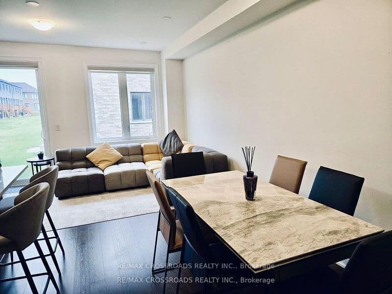 12 SCHMELTZER Crescent - Image 2