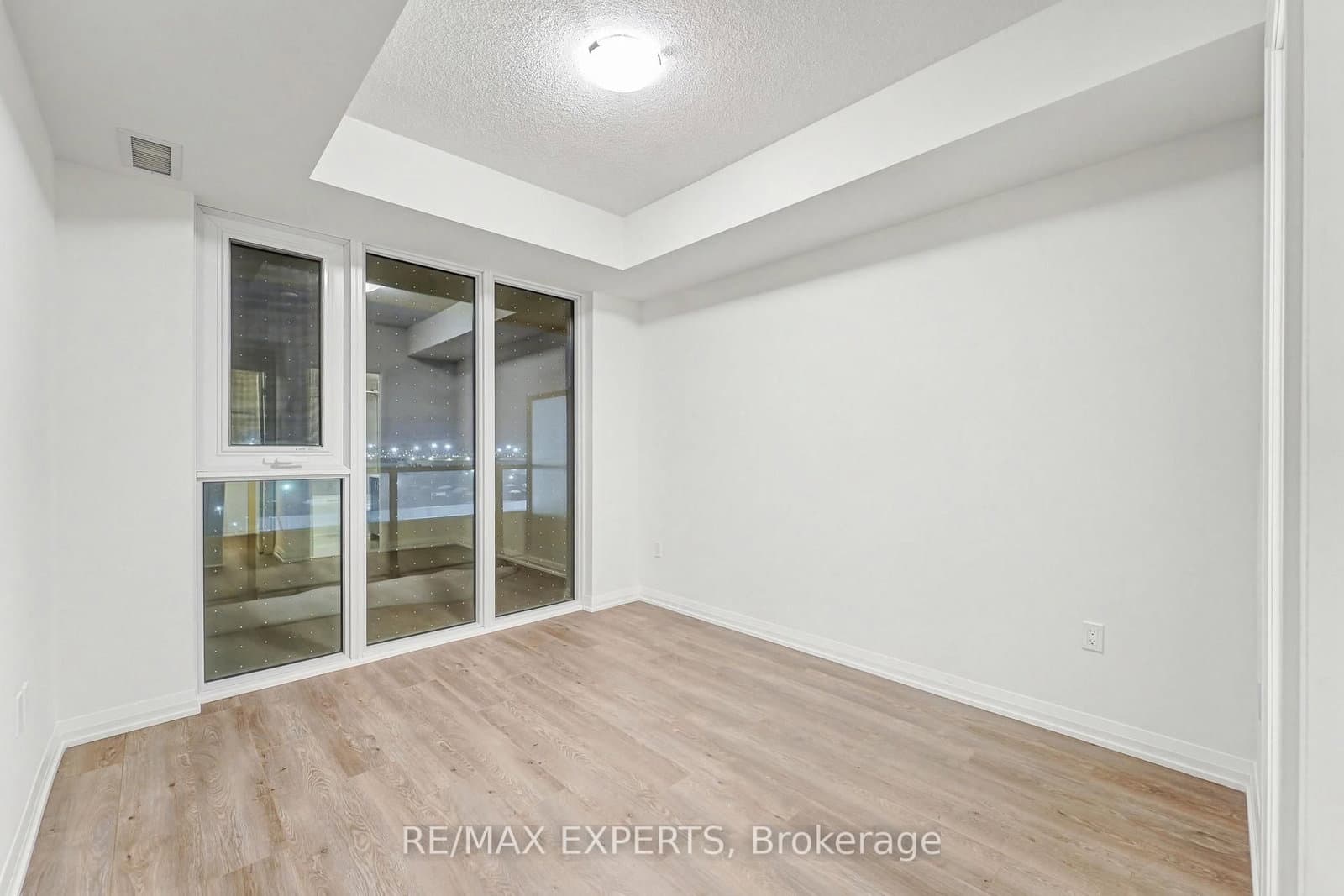 8960 Jane Street, Unit 421 - Image 6