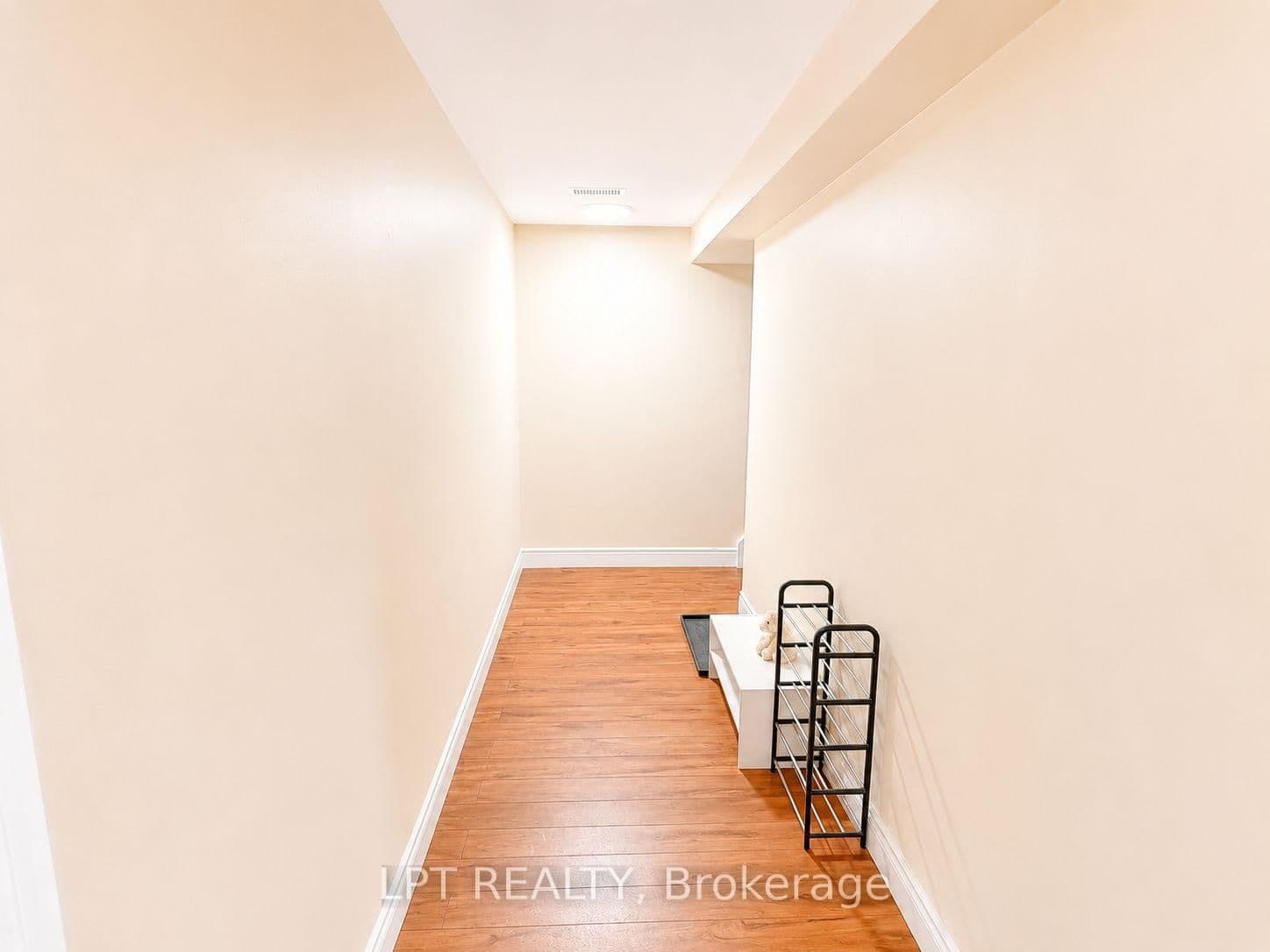 14 Hazelton Avenue, Unit Basement - Image 6