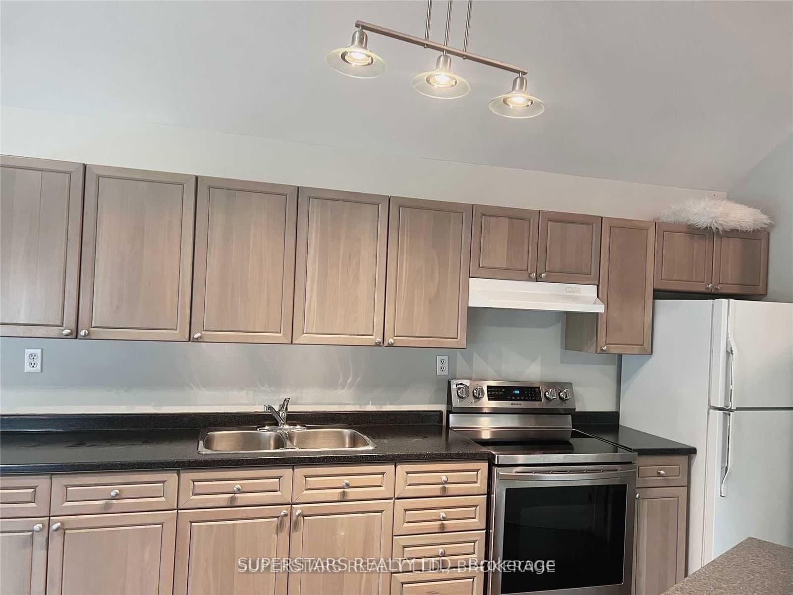 276 Parkwood Avenue - Image 3
