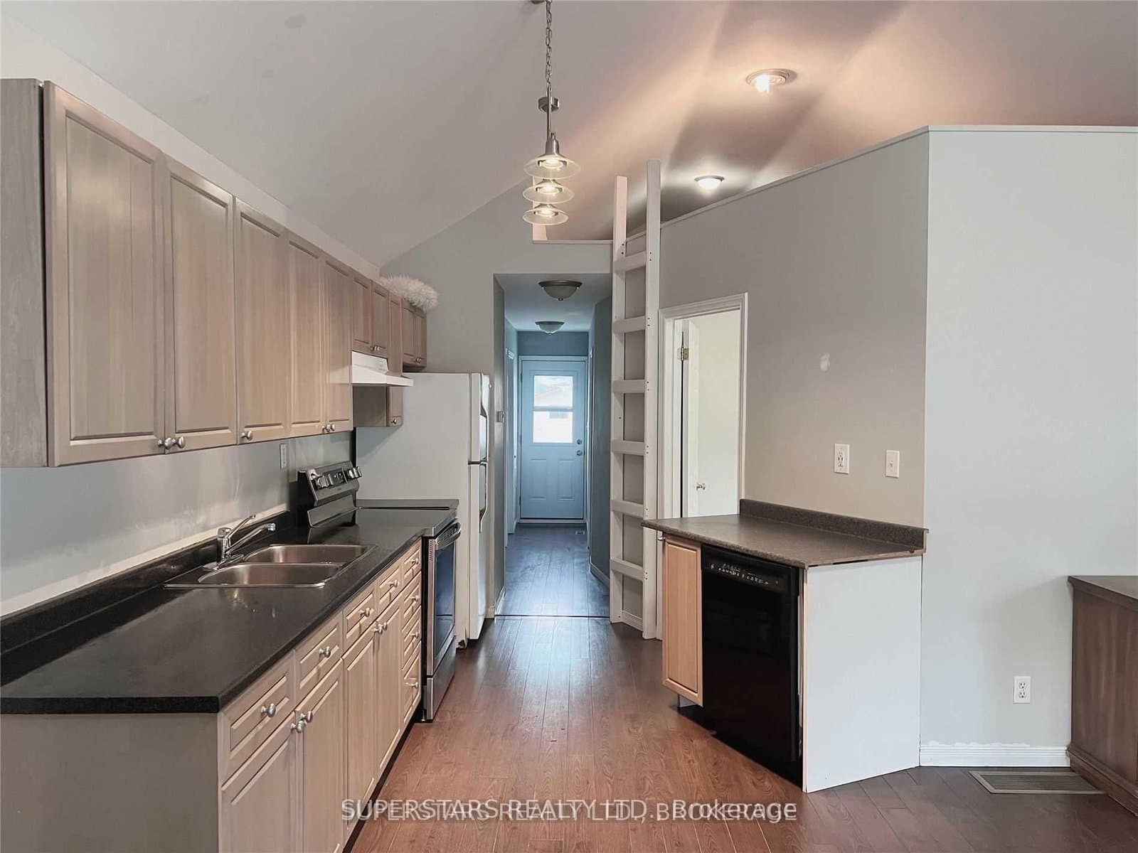 276 Parkwood Avenue - Image 4