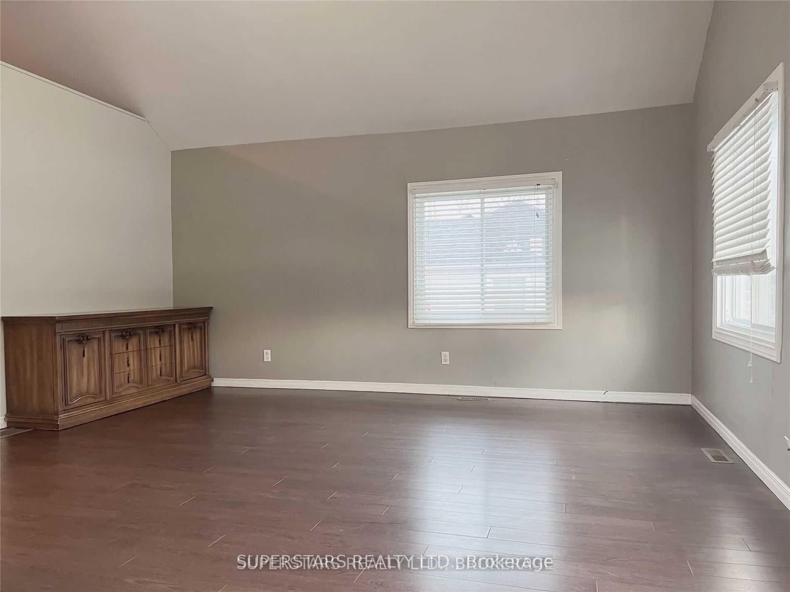 276 Parkwood Avenue - Image 6