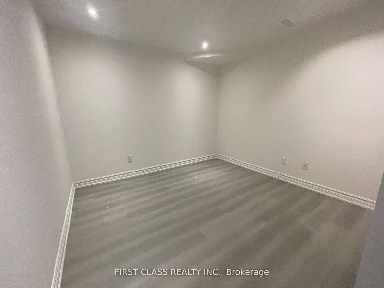 36 Soho Crescent, Unit Basement - Image 3
