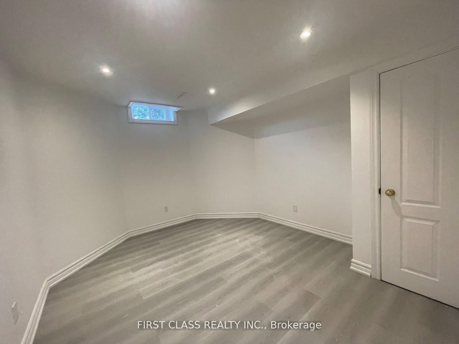 36 Soho Crescent, Unit Basement - Image 5
