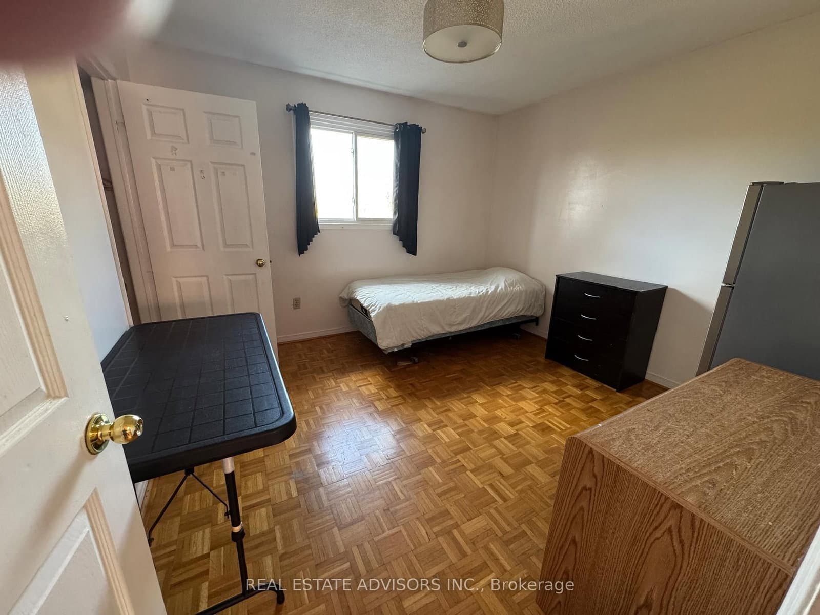 103 Belmont Crescent - Image 2