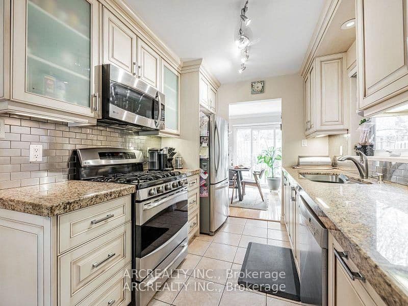 49 White Boulevard - Image 3