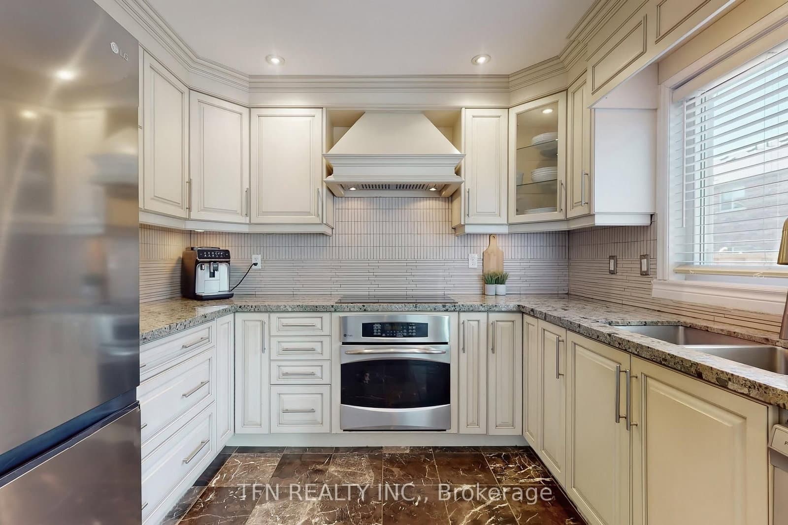 24 Lucerne Drive - Image 2