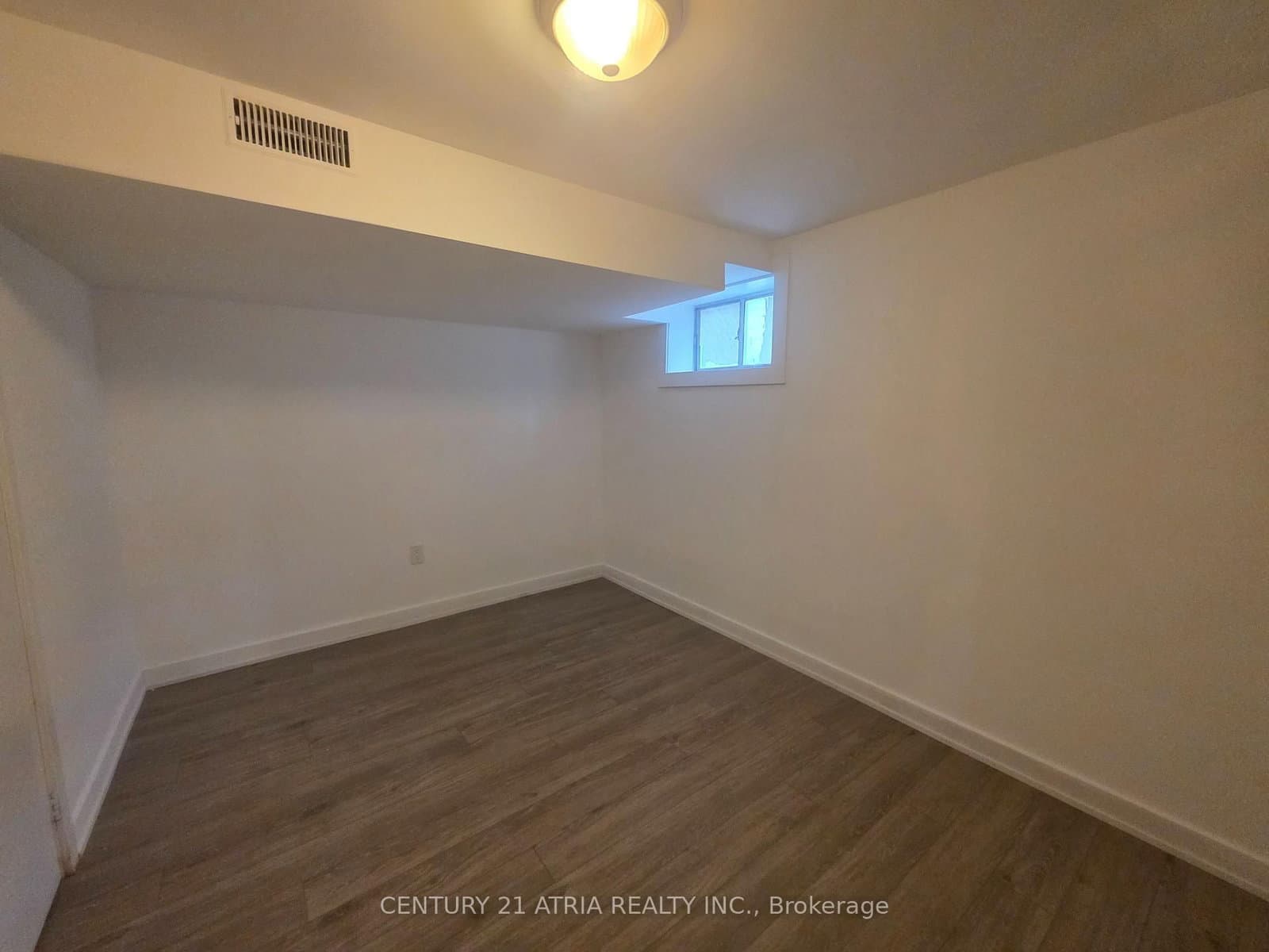 19 Meadowview Avenue, Unit Lower - Image 6