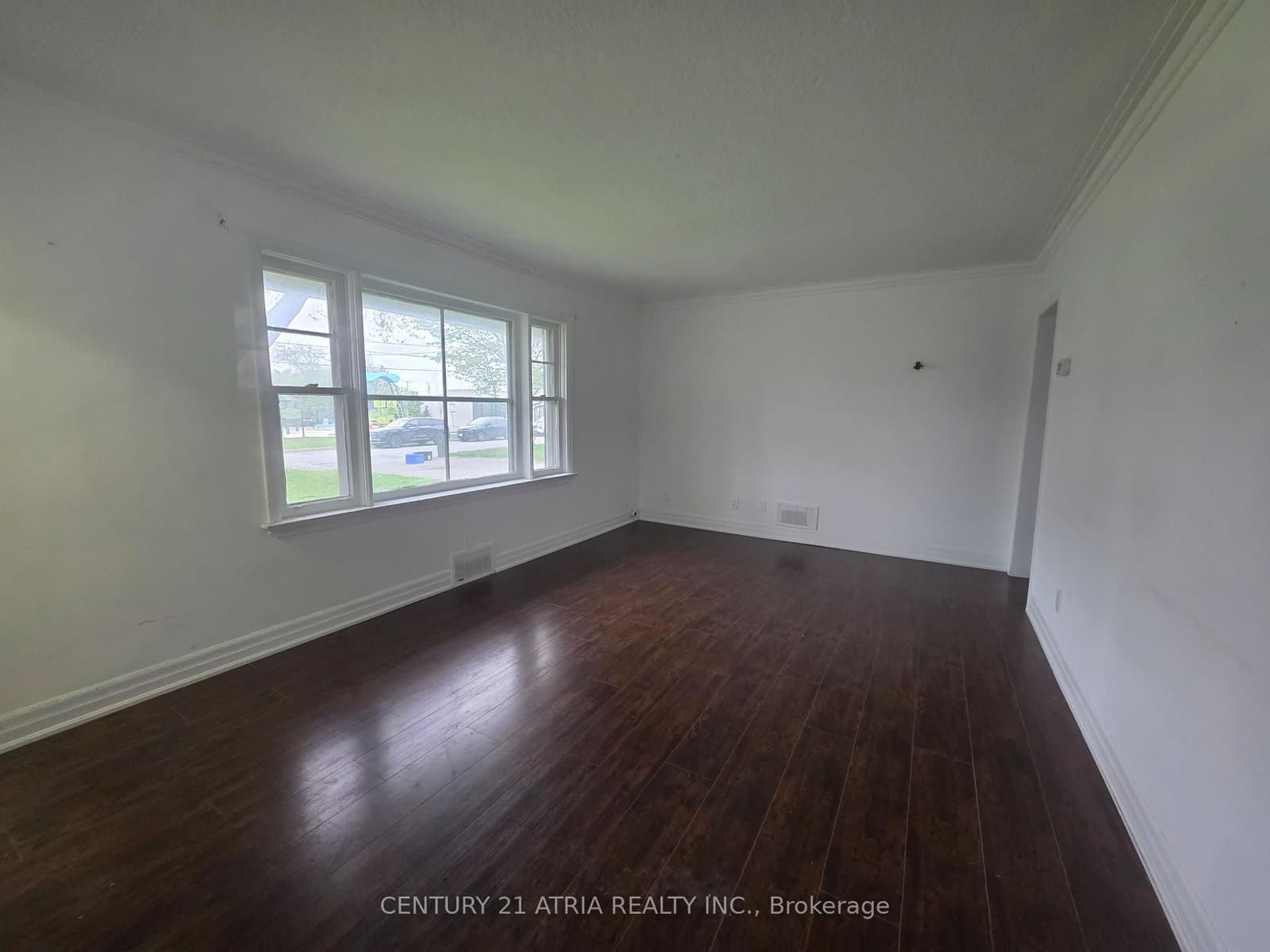 18 Grandview Avenue, Unit Main - Image 2
