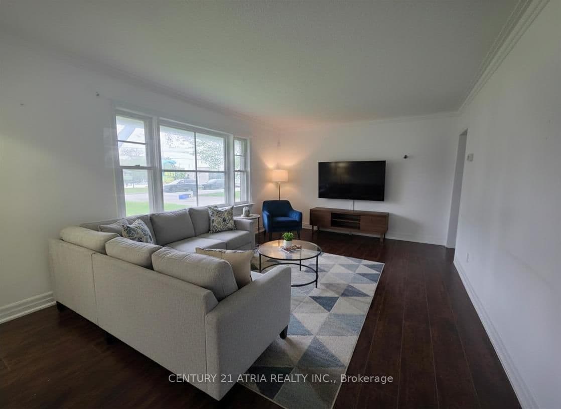 18 Grandview Avenue, Unit Main - Image 3