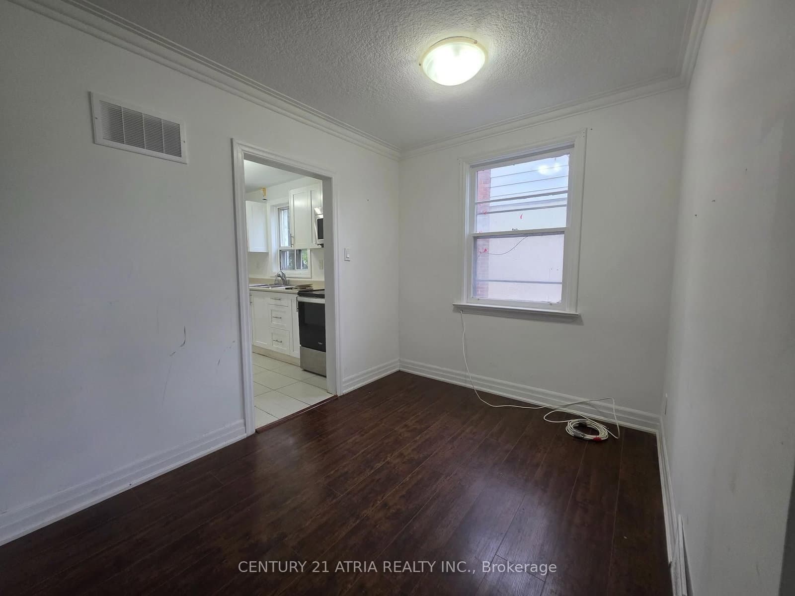 18 Grandview Avenue, Unit Main - Image 5