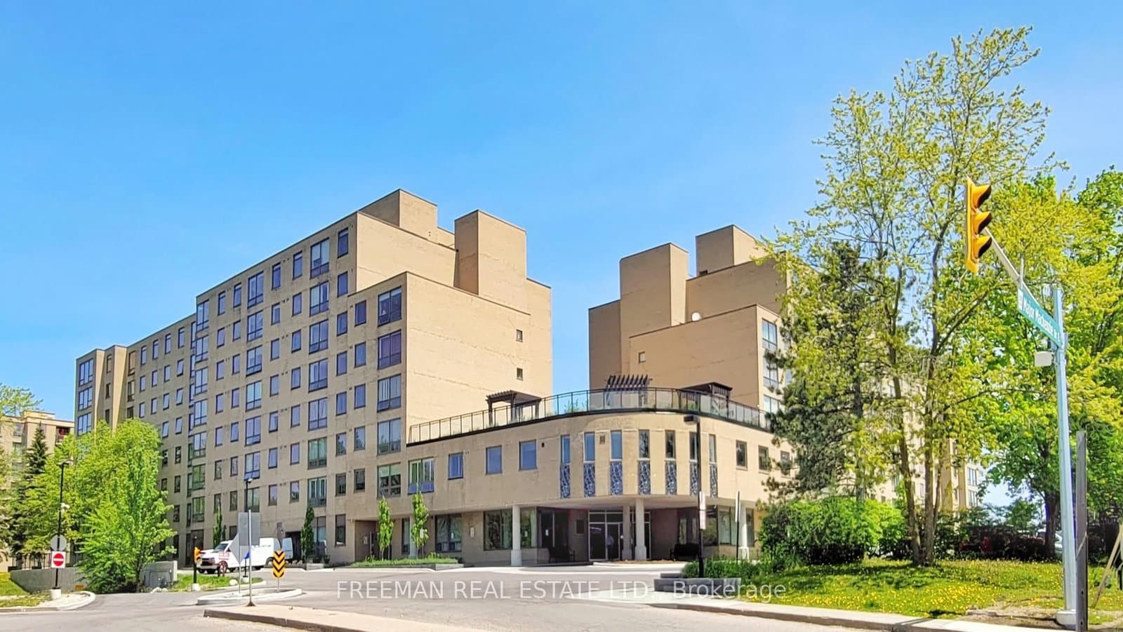 326 Major Mackenzie Drive E, Unit 625 - Image 3