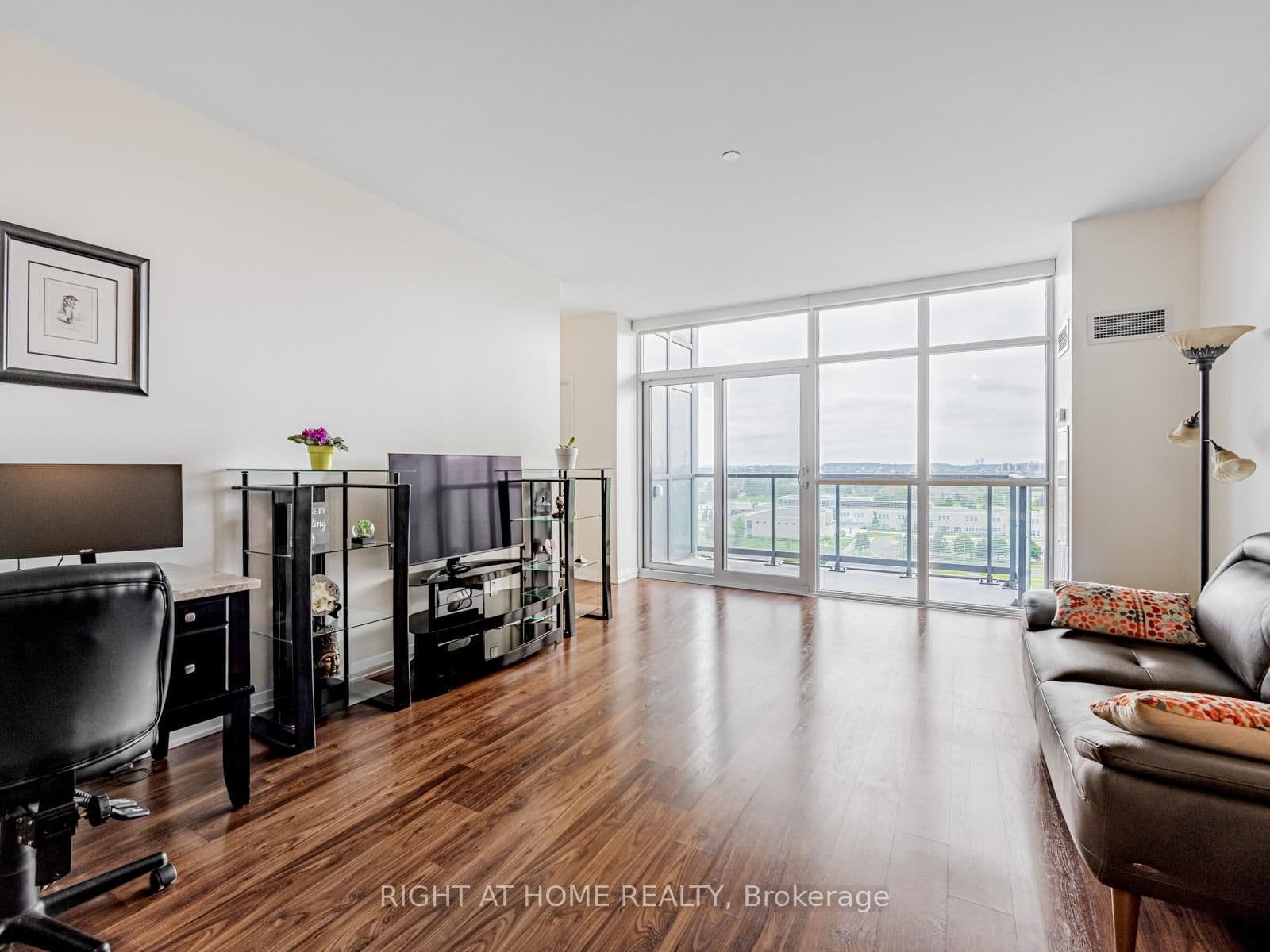 65 Oneida Crescent, Unit 1010 - Image 6