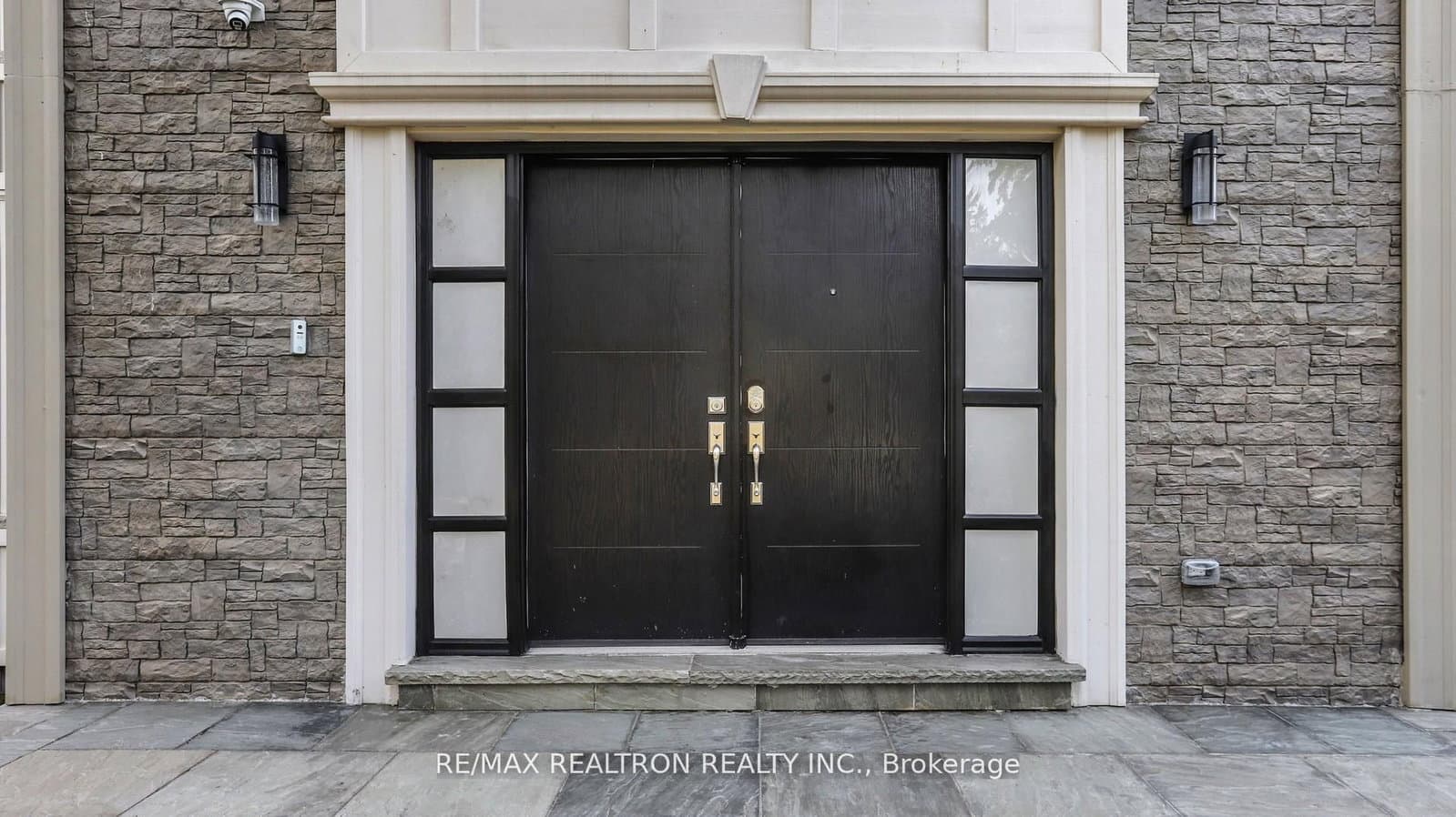 1 Whitelaw Court - Image 4