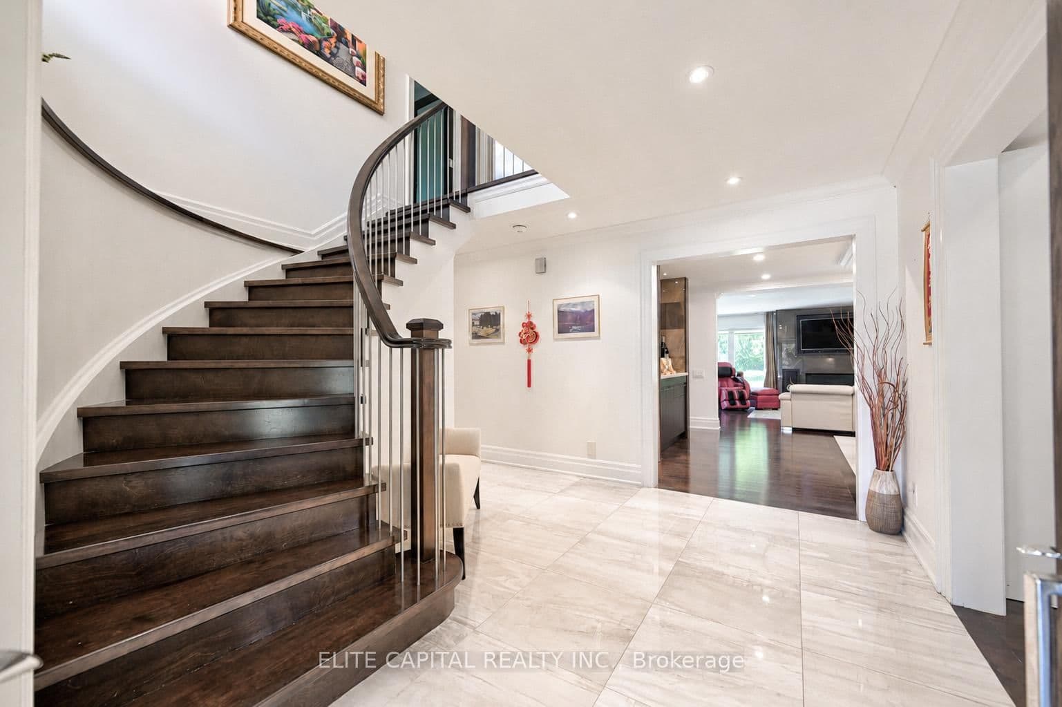 16 Thomas Reid Road - Image 2