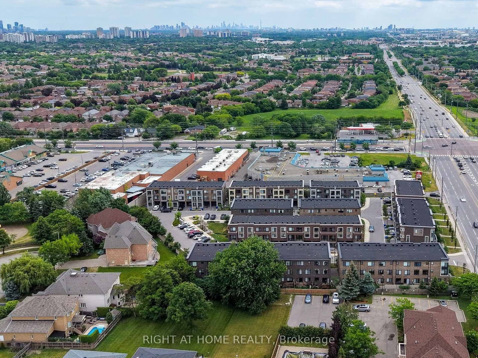 23 Moneypenny Place - Image 1