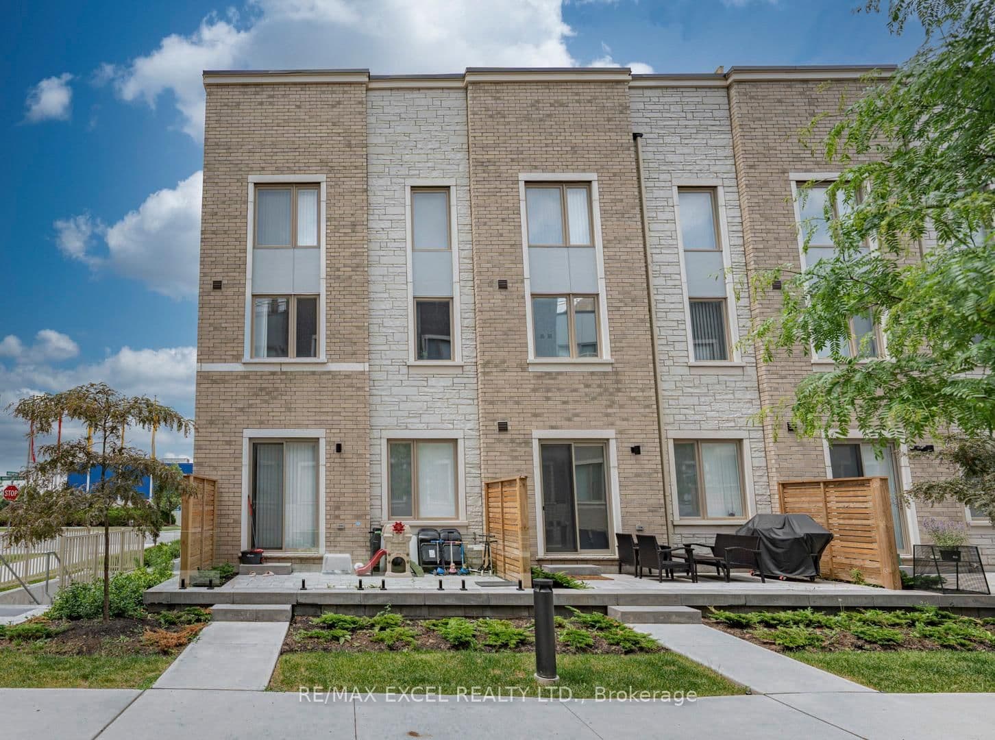 3 Mable Smith Way - Image 1