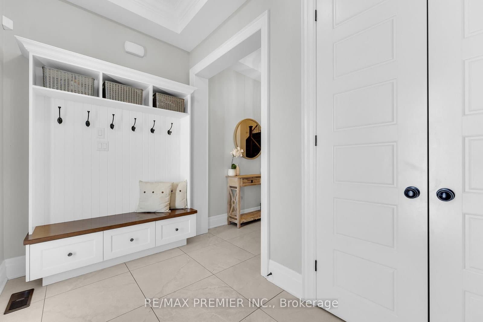 14 King Boulevard - Image 3