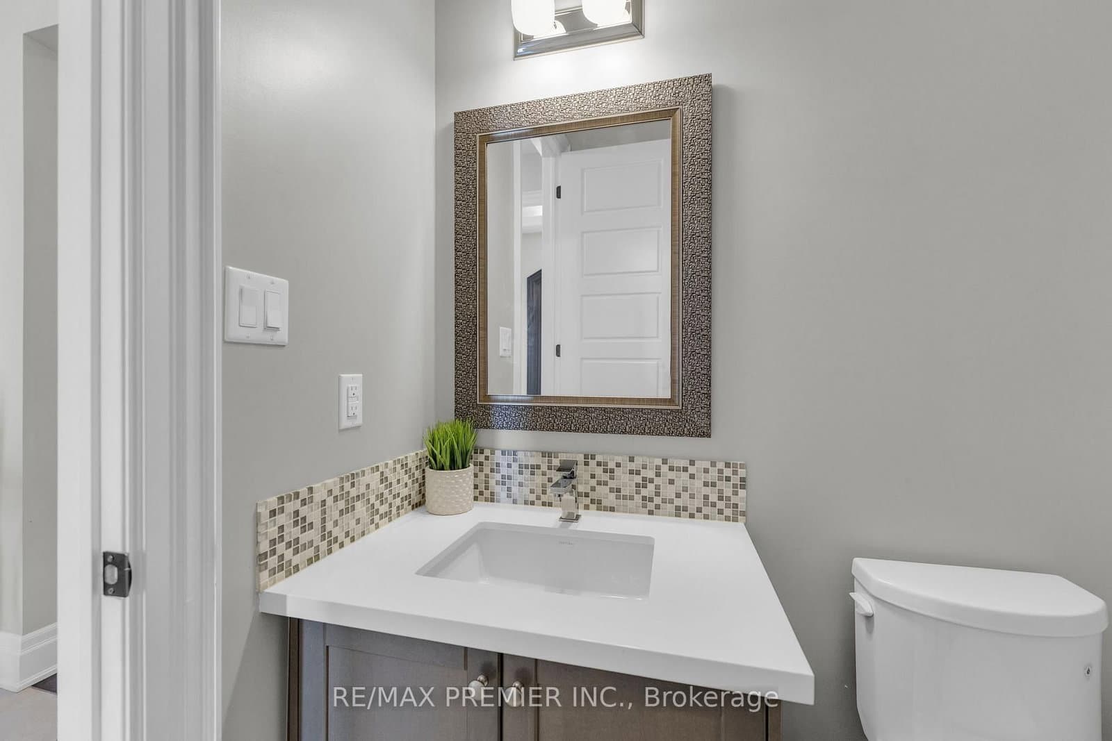 14 King Boulevard - Image 5