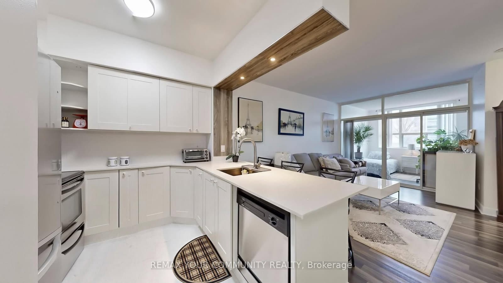 7398 Yonge Street, Unit 111 - Image 6