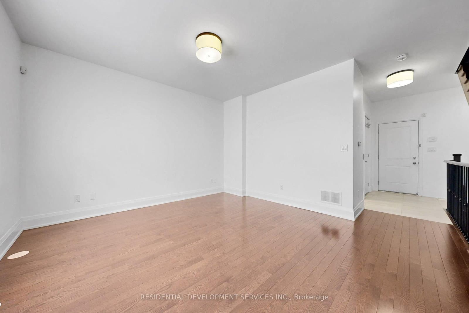 37 Village Parkway - Image 4