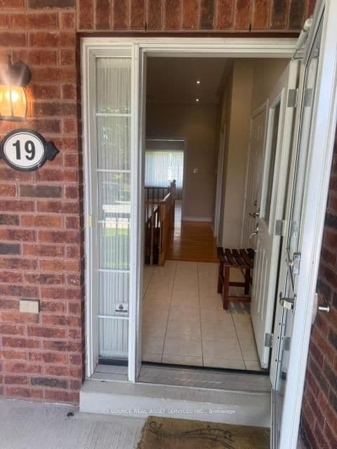 19 Leland Lane E - Image 2
