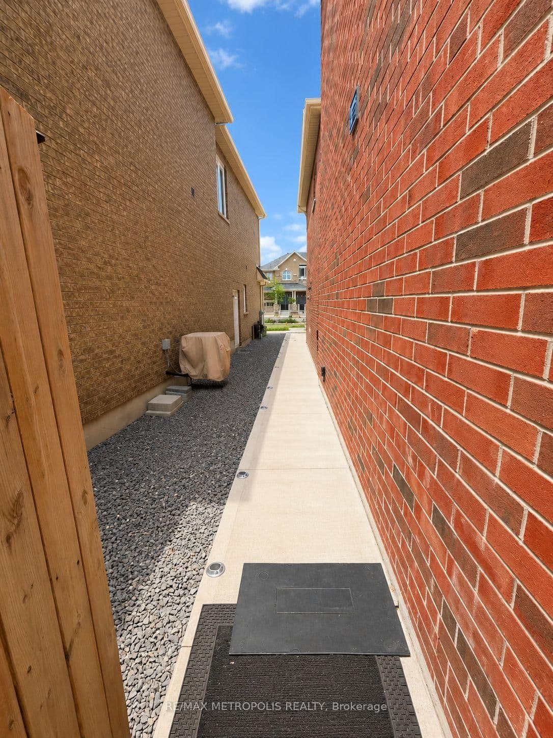 13 Mohandas Drive, Unit MAIN & UPPER - Image 3