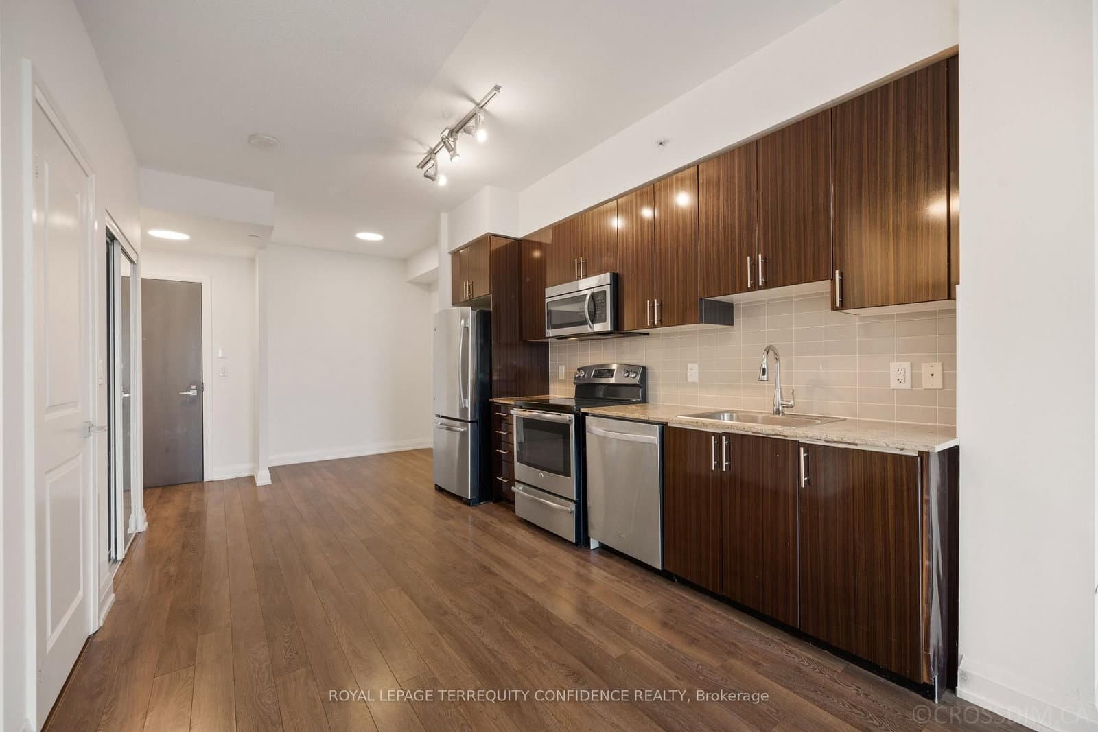 7161 Yonge Street, Unit 727 - Image 6