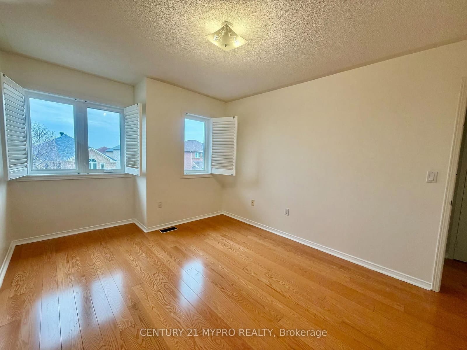 116 Orchard Hill (2nd Floor) Boulevard - Image 1