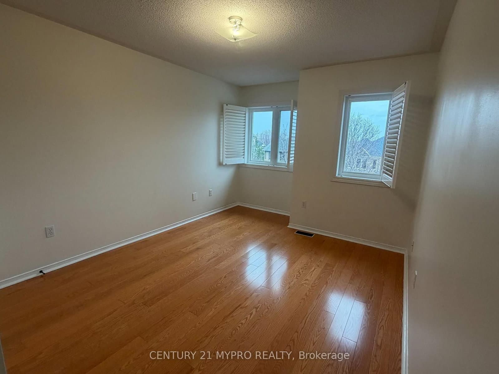 116 Orchard Hill (2nd Floor) Boulevard - Image 2