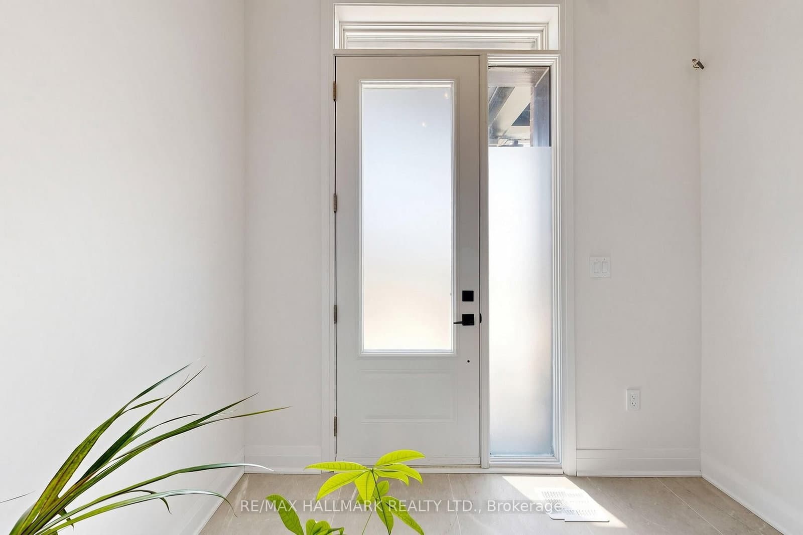 16 Vern Robertson Gate - Image 2