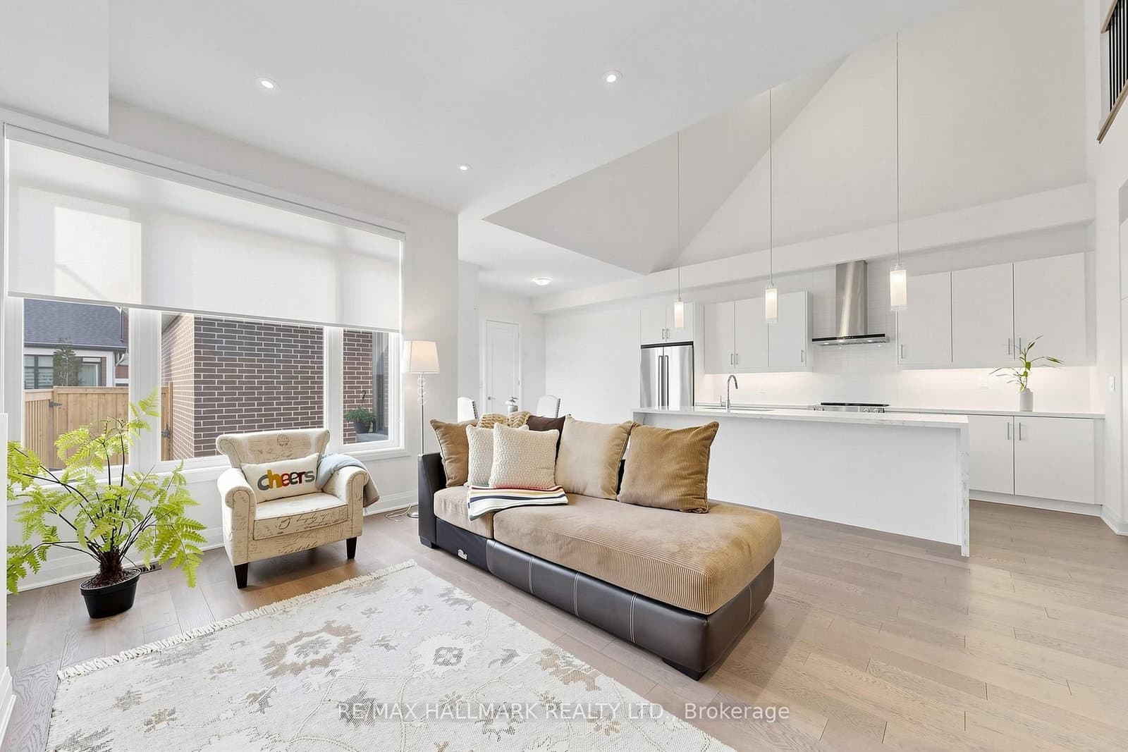 16 Vern Robertson Gate - Image 4