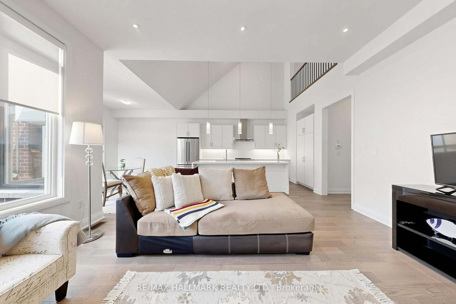 16 Vern Robertson Gate - Image 5