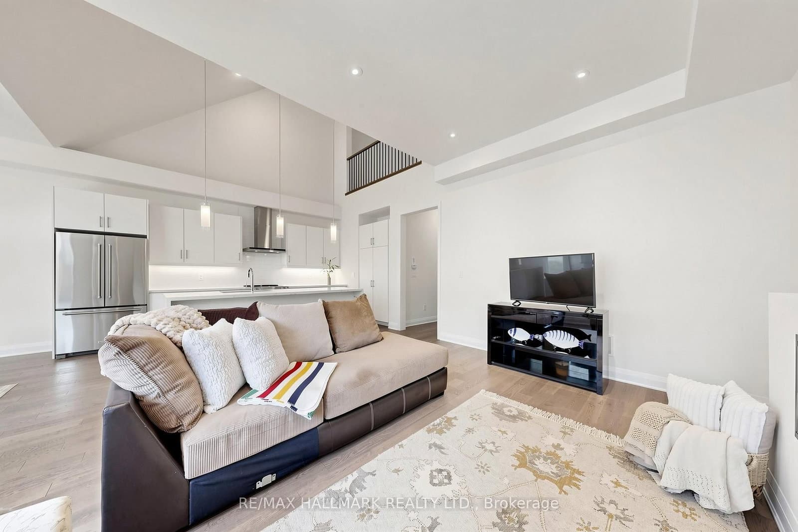 16 Vern Robertson Gate - Image 6