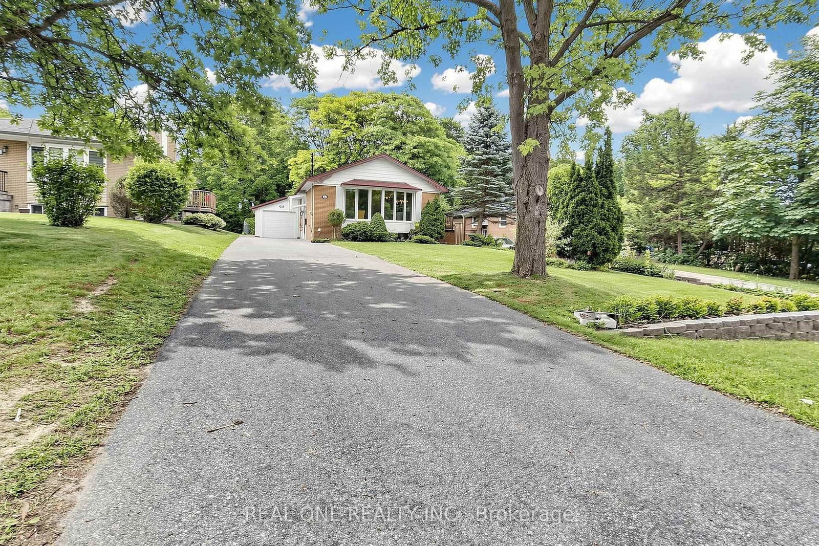 49 Bayview Parkway - Image 1