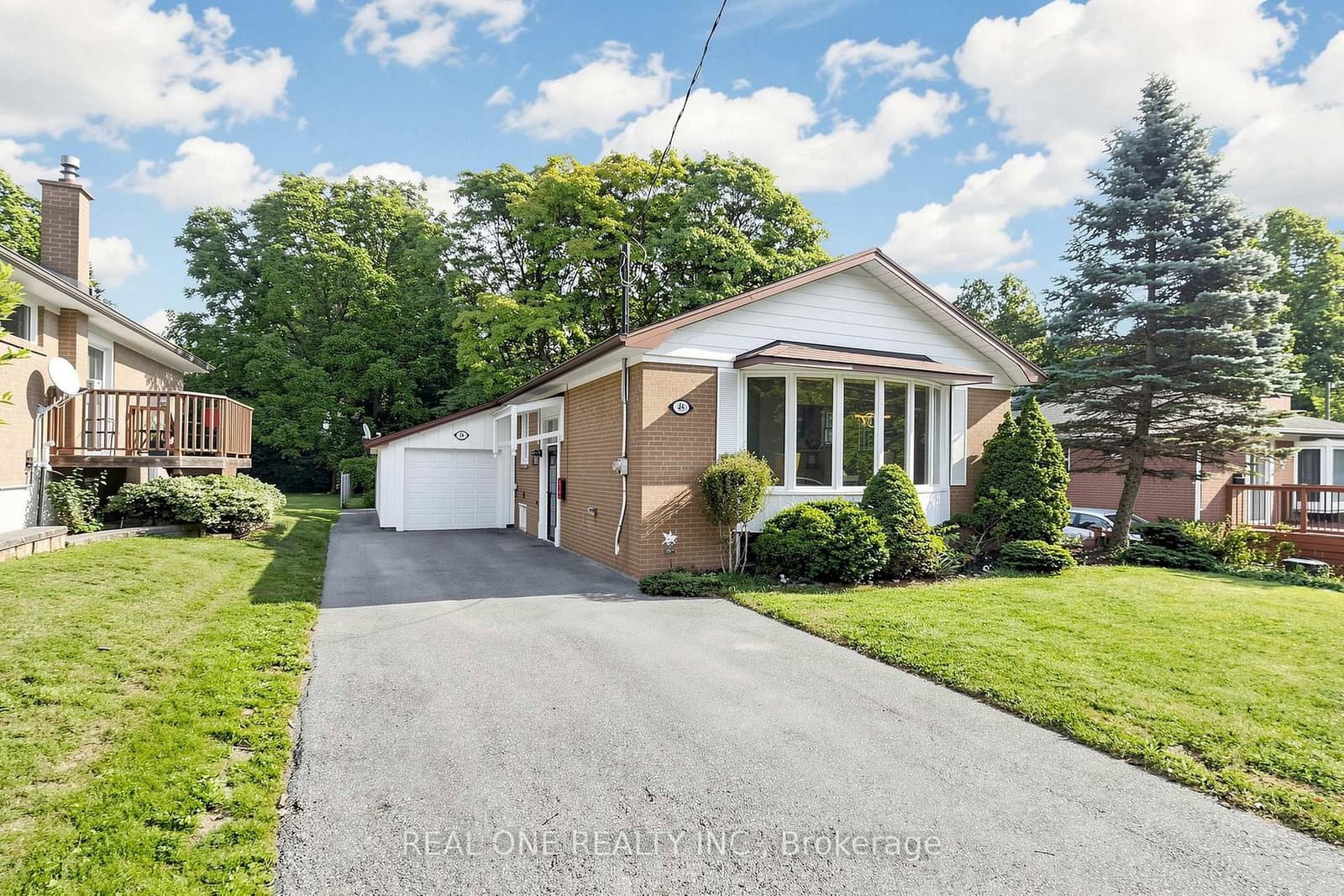 49 Bayview Parkway - Image 2