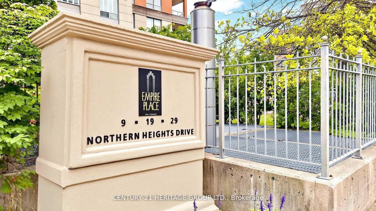 #707 - 9 Northern Heights Drive