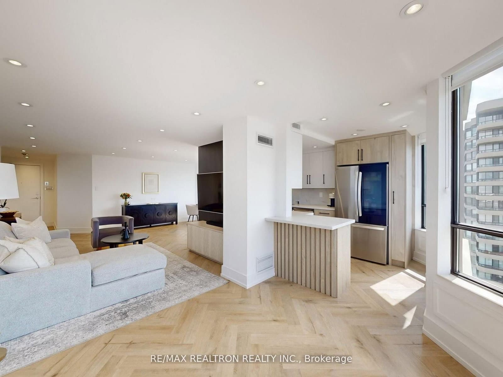 7460 Bathurst Street, Unit 1111 - Image 1