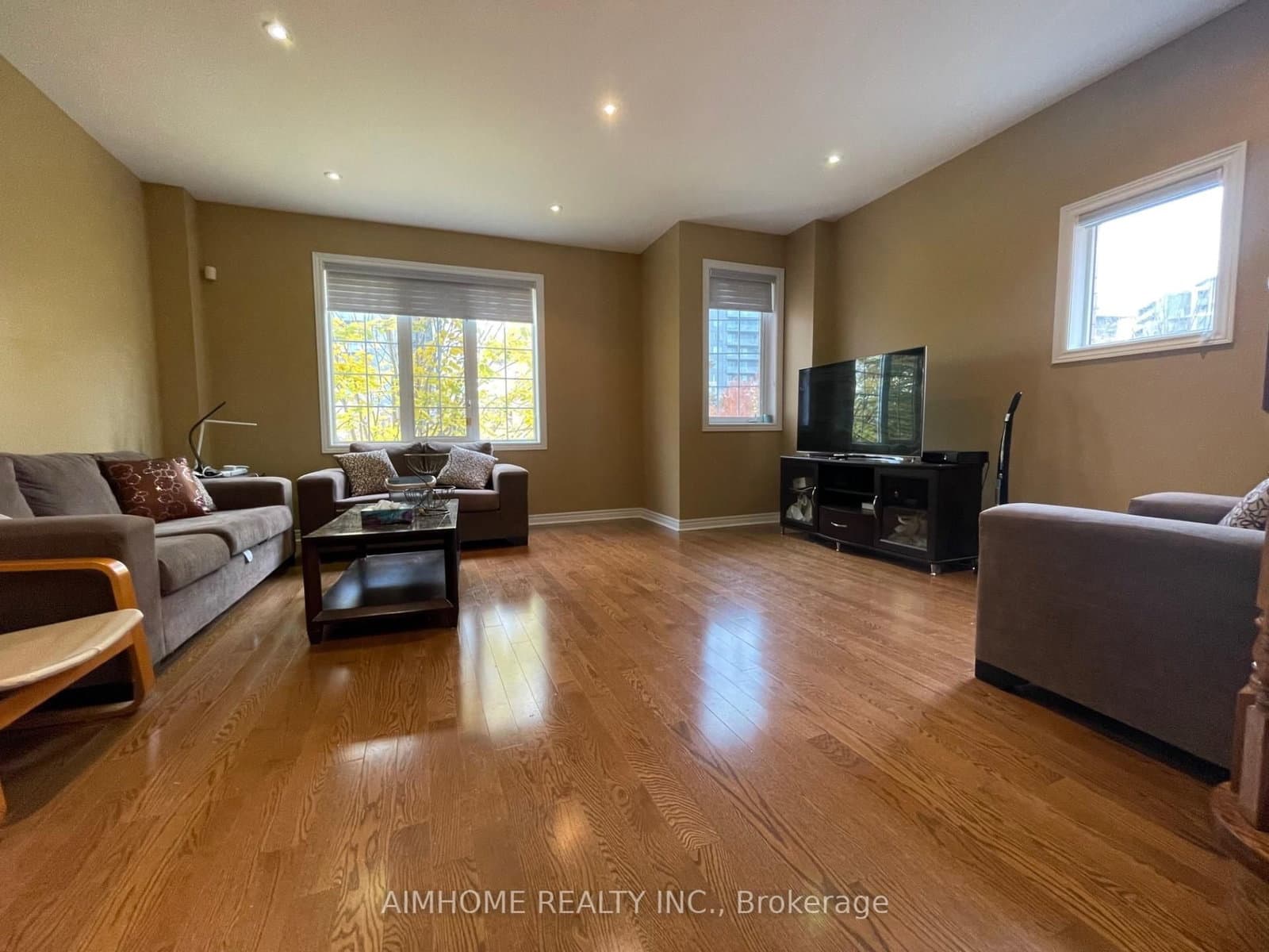75 Leitchcroft Crescent - Image 2