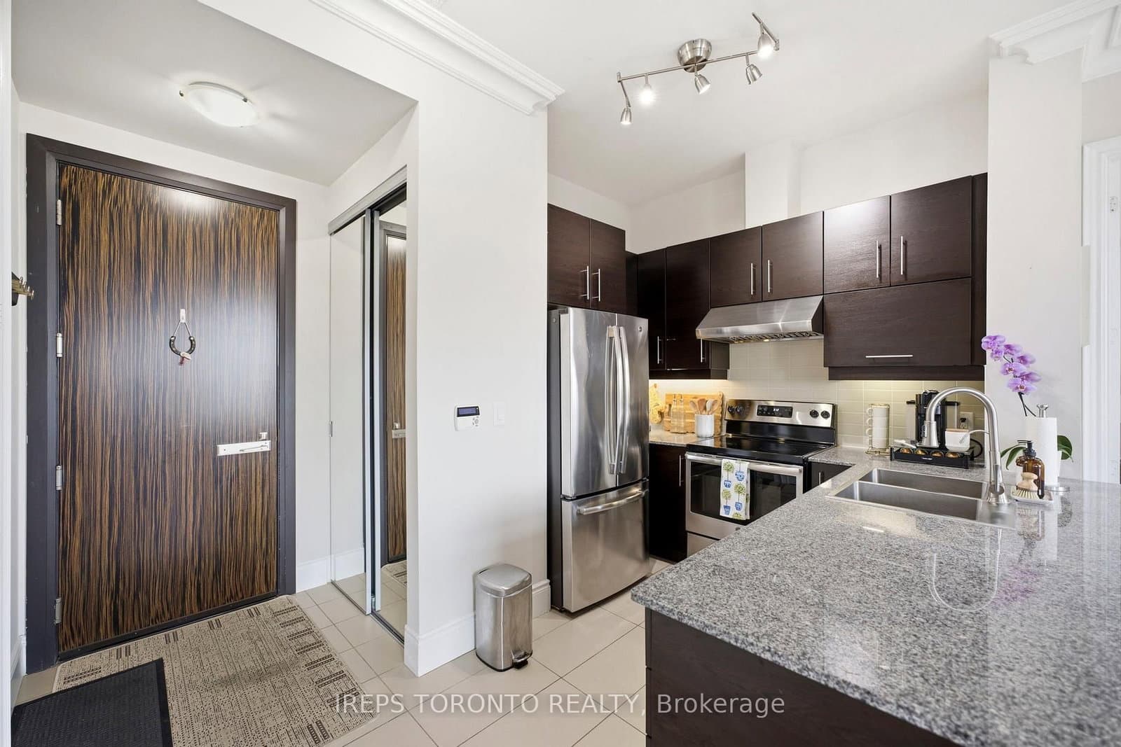 233 South Park Road, Unit Ph01 - Image 5