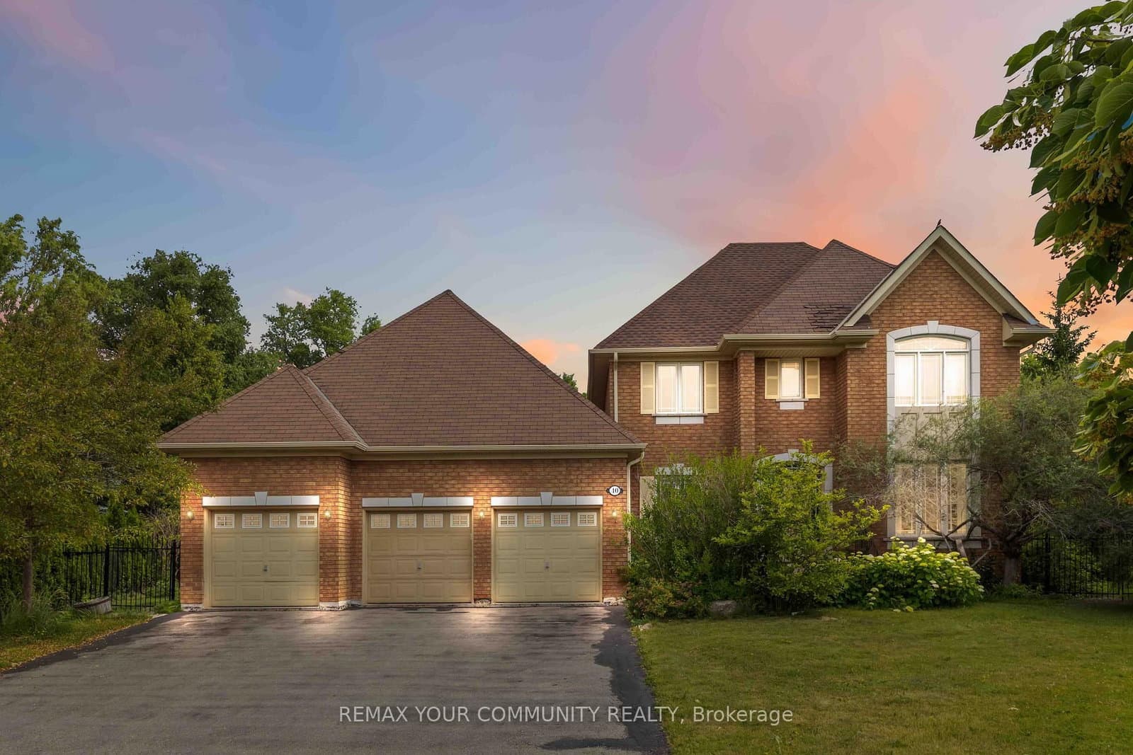 40 Hunterwood Chase - Image 1