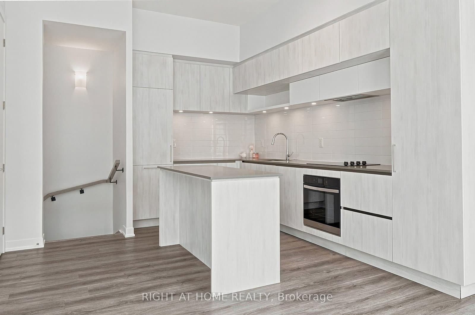 2 Steckley House Lane, Unit 907 - Image 5
