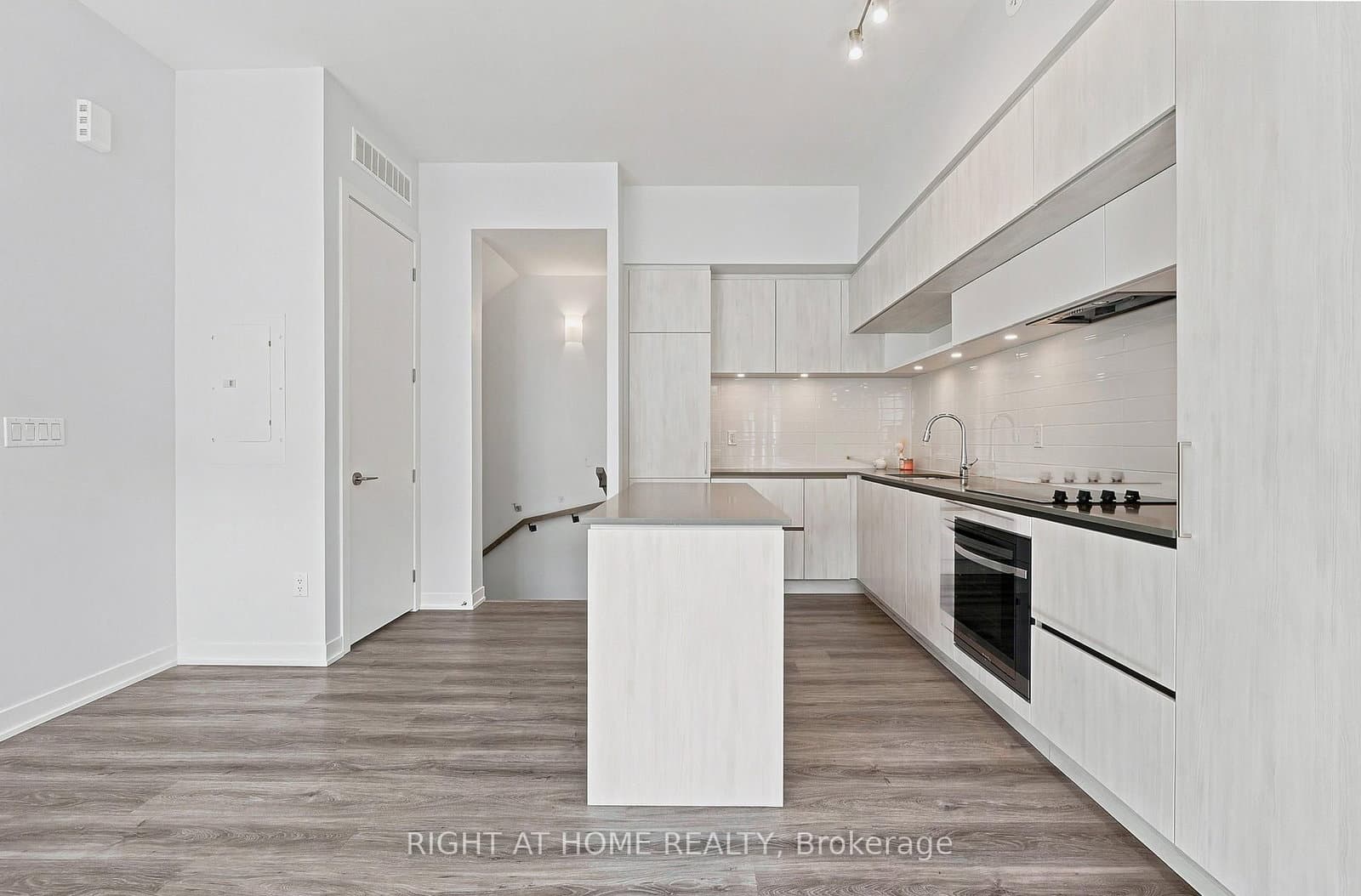 2 Steckley House Lane, Unit 907 - Image 6
