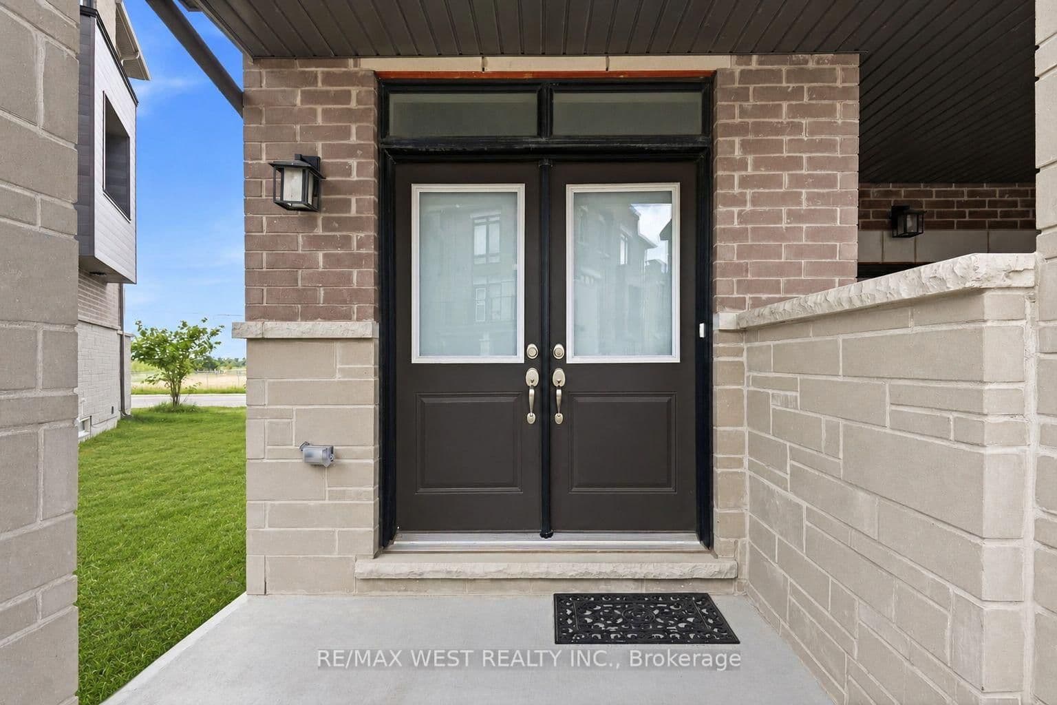 55 Holyrood Crescent - Image 2