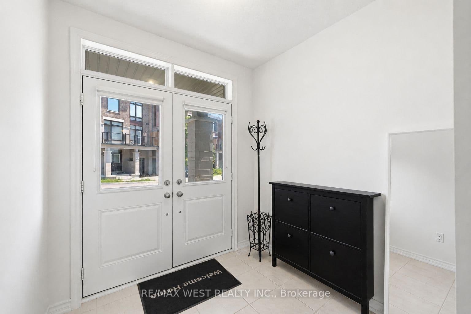 55 Holyrood Crescent - Image 3