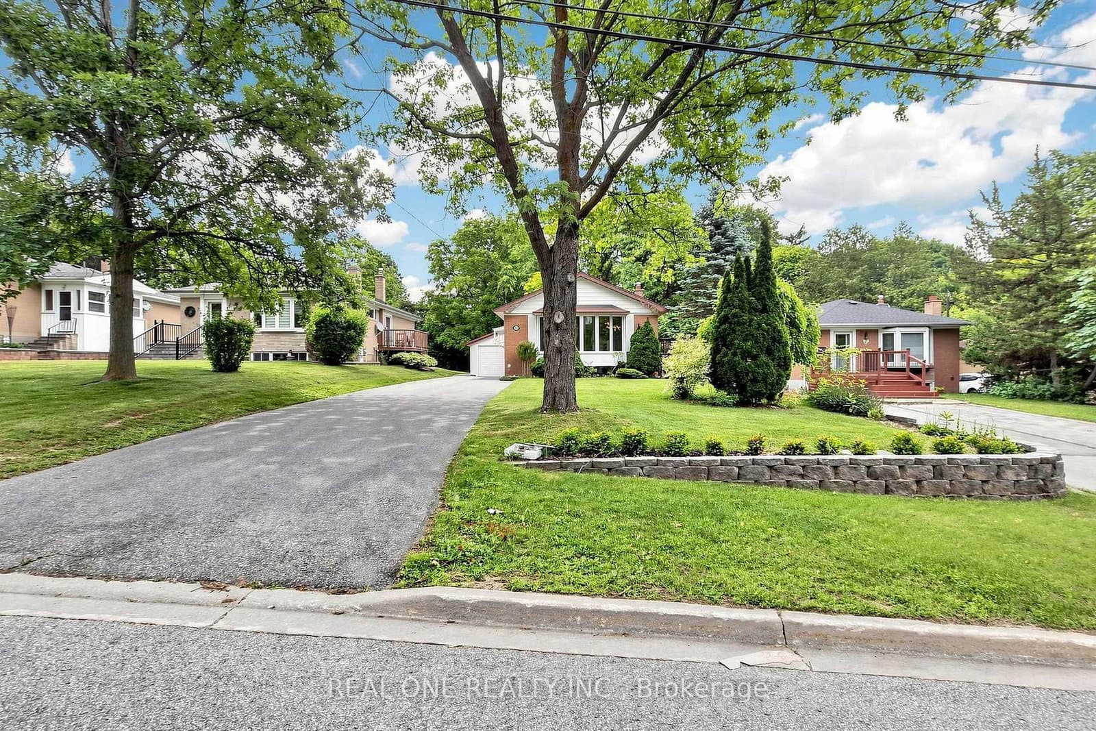 49 BAYVIEW Parkway - Image 2