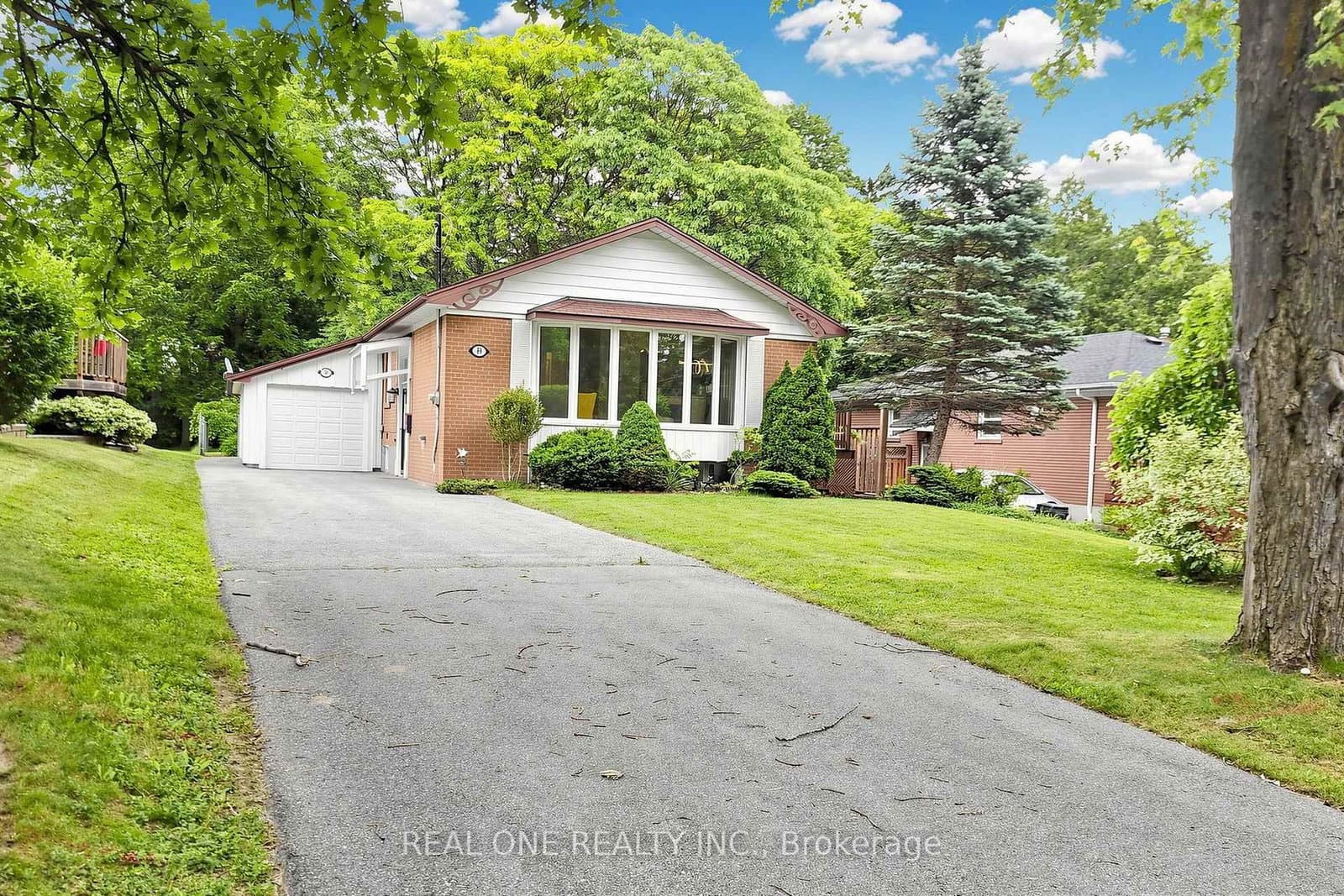 49 BAYVIEW Parkway - Image 3
