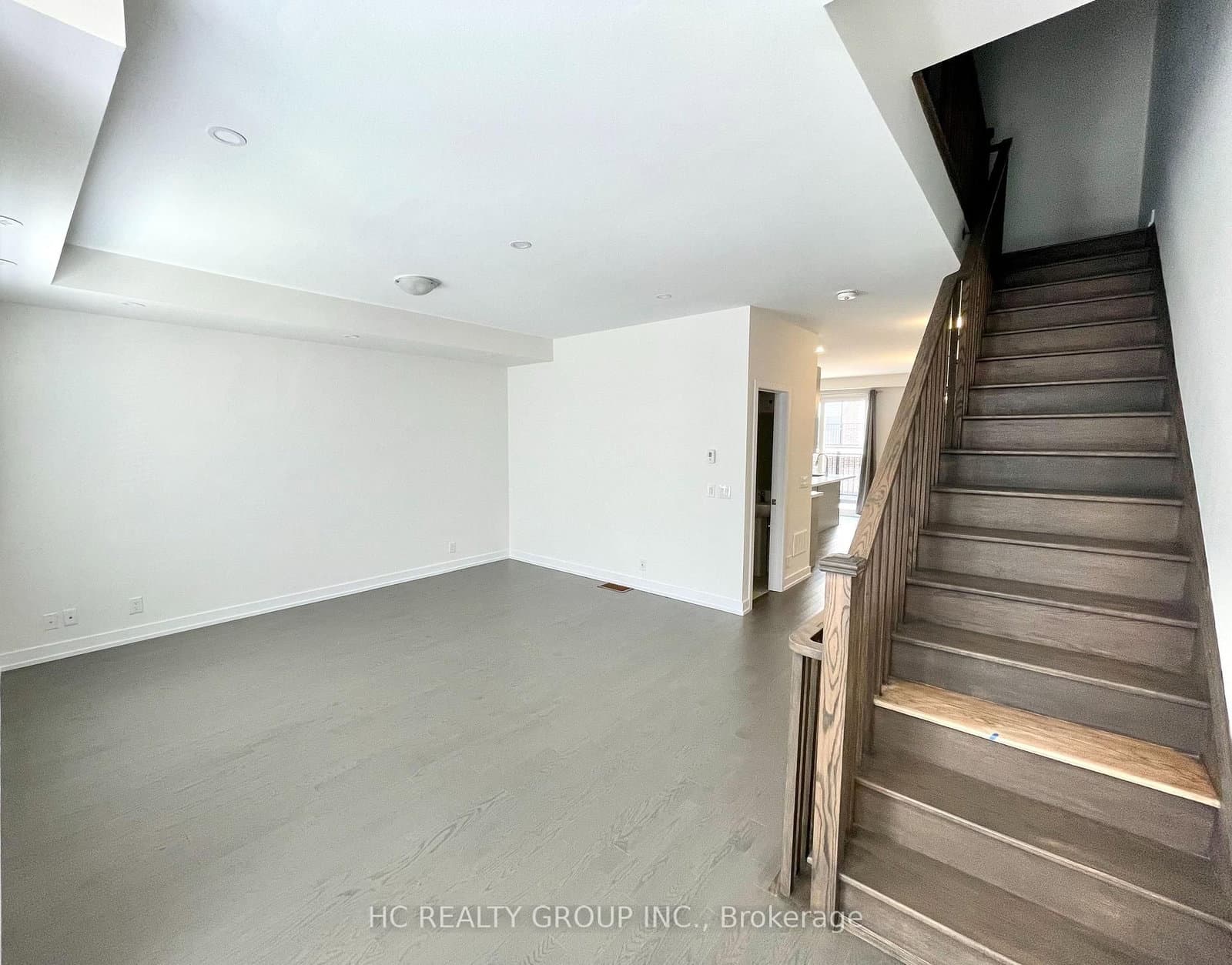 24 Guardhouse Crescent - Image 4