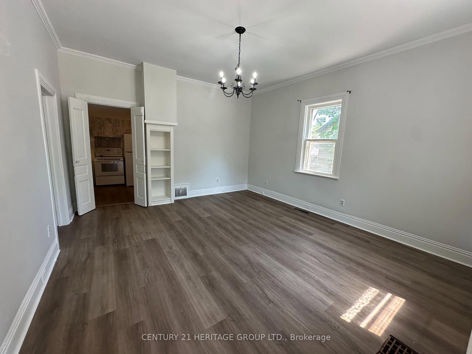 349 Eagle Street - Image 5