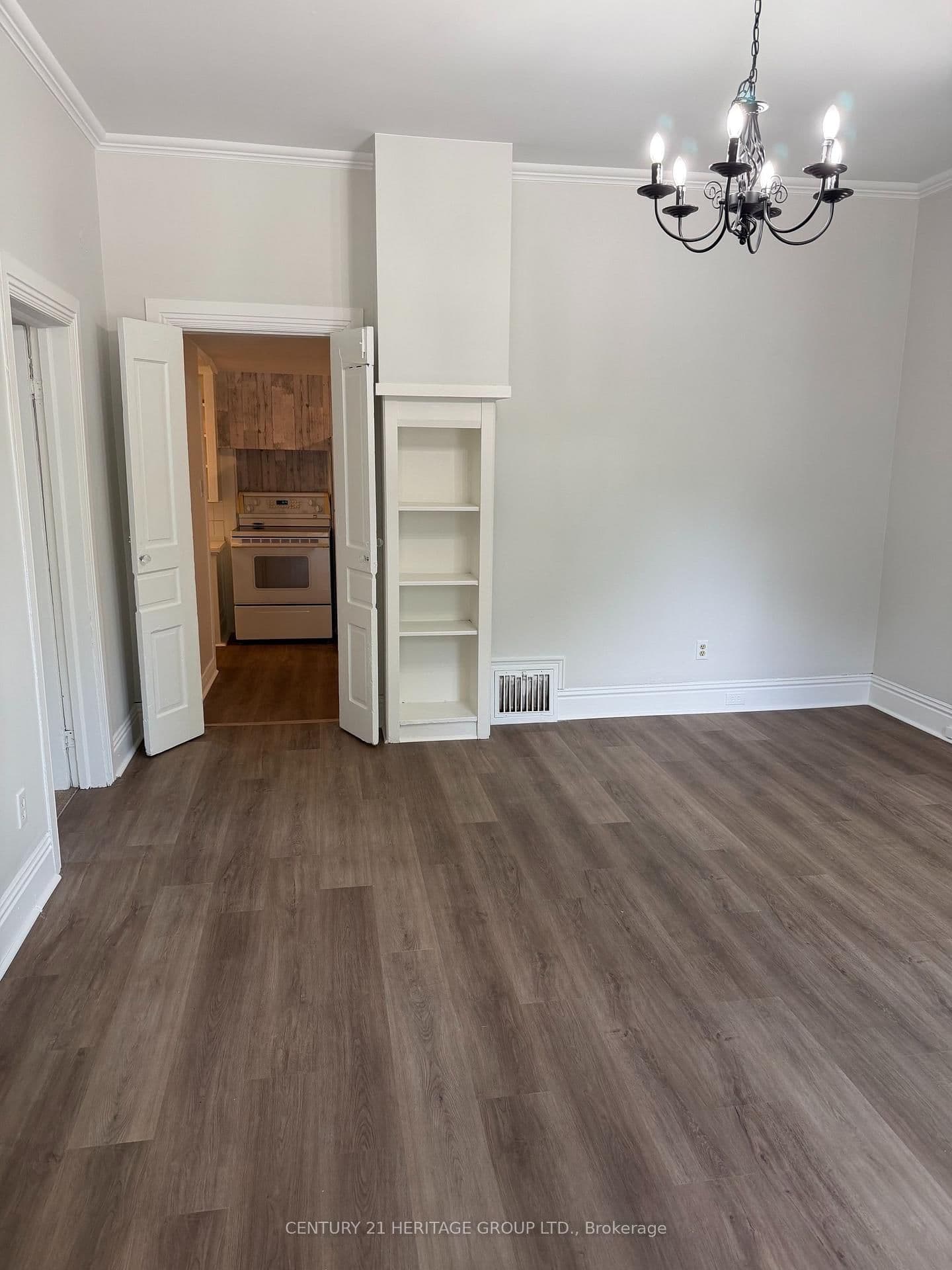349 Eagle Street - Image 6